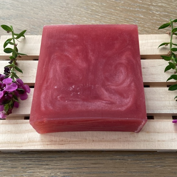 VANILLA&COCONUT Glycerin Bar Soap/ Mountain Mom Soap Co/ 4.5 oz / pink - Picture 5 of 9